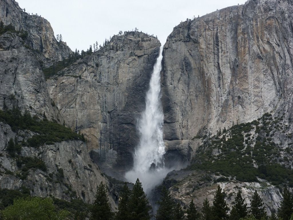 Bridalveil Fall - Yosemite