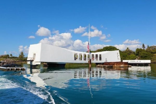 Pearl Harbor Tour: USS Arizona and Honolulu City