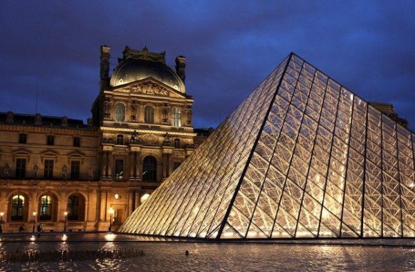 4.5-Hour Paris Night Tour by Bike with Seine River Cruise