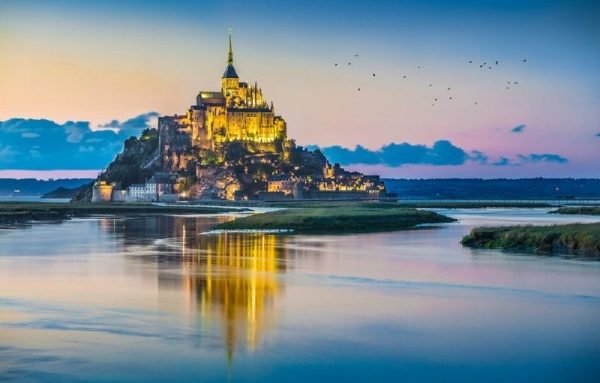 Mont Saint-Michel and Loire Valley 2 Day Trip from Paris