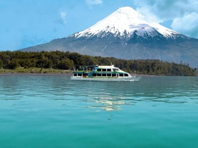 Argentina to Chile Lake Crossing Sightseeing Tour