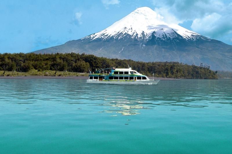 Argentina to Chile Lake Crossing Sightseeing Tour