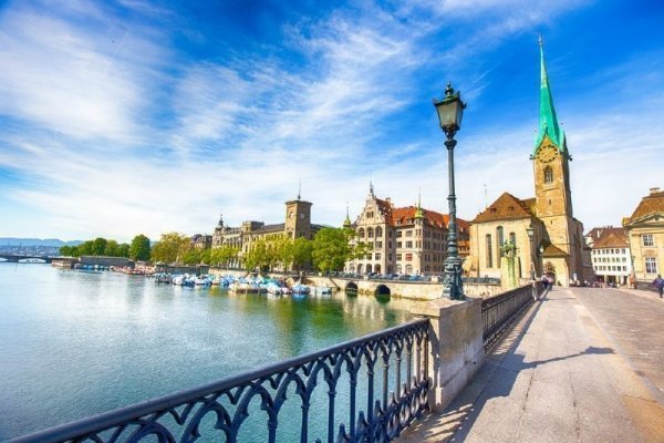 Zurich City Tour with Lake Cruise and Chocolate Shop