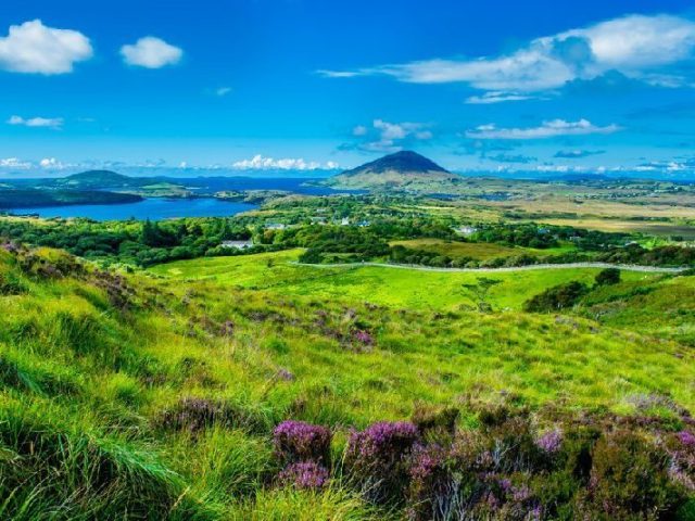 4-Day Western Ireland Small Group Tour from Shannon: Cliffs of Moher - Aran Islands - Connemara