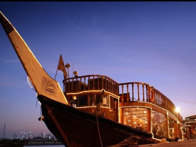 Dubai Marina Cruise with Jumeirah Palm