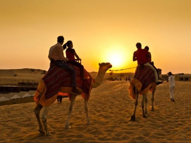Private and Deluxe Dubai Desert Safari by 4X4 with BBQ Dinner