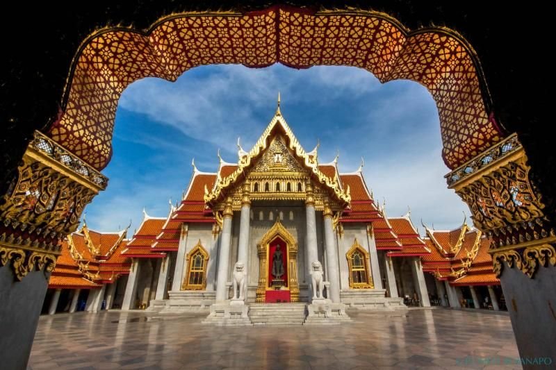 Enchanting Bangkok City Tour: Golden Buddha, Marble Temple and Gems Gallery