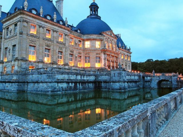 Chateau de Vaux-le-Vicomte Evening Tour with Dinner