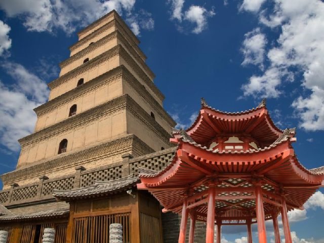 Private Big Wild Goose Pagoda Tour & Pottery Making Class