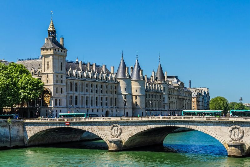 Sainte Chapelle and Conciergerie Ticket and Priority Access