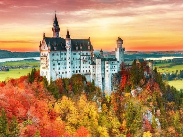 13-Day Central Europe Tour with Indian Food: Berlin to Paris