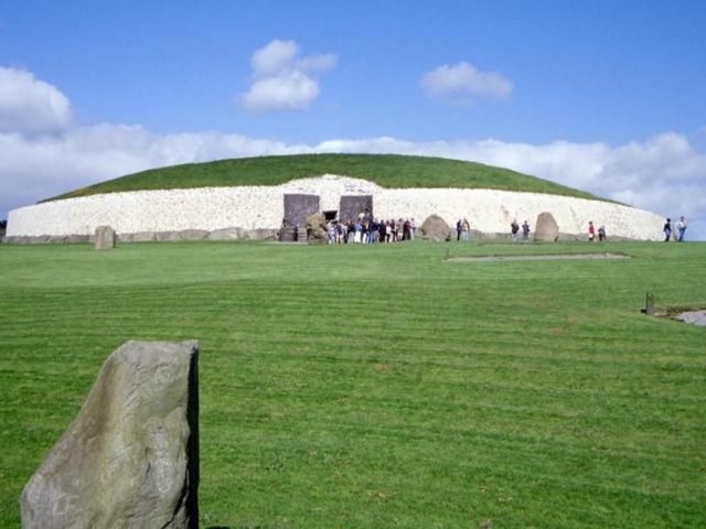Newgrange and Hill of Tara Day Trip from Dublin