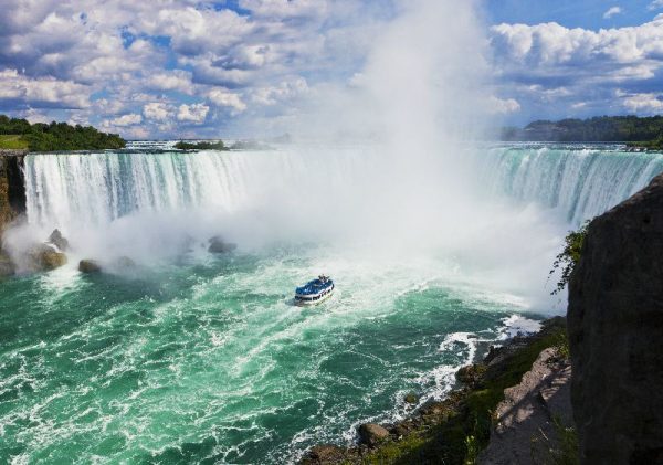 1-Day Toronto to Niagara Falls Bus Tour