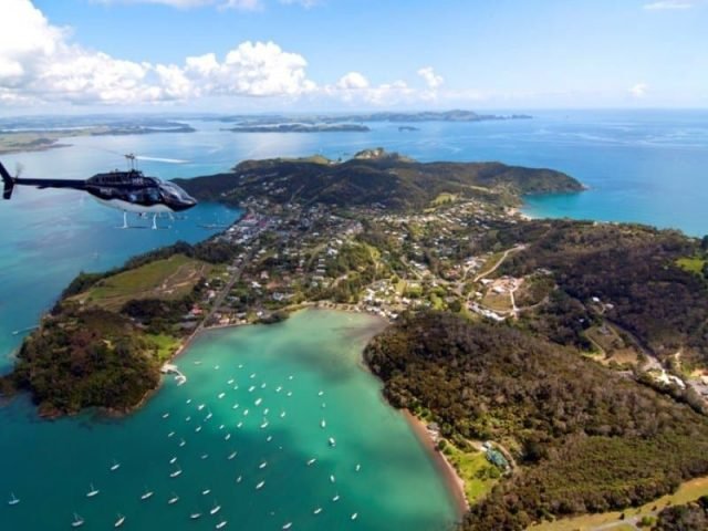 Bay of Islands Scenic Helicopter Flight to Hole in the Rock