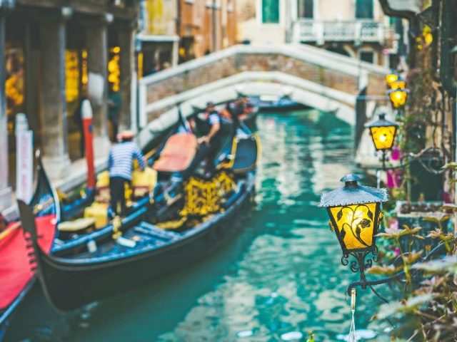 Venice Foodie Experience and Moonlight Gondola Ride