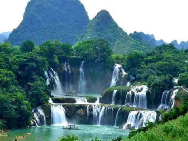 3-Day Ba Be Lake - Ban Gioc Waterfall Group Tour