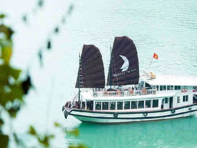1-Day Halong Bay Trip From Hanoi with Phoenix Cruises