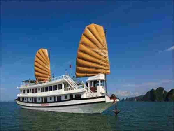 1-Day Halong Bay Tour From Hanoi with Dragon King Cruise
