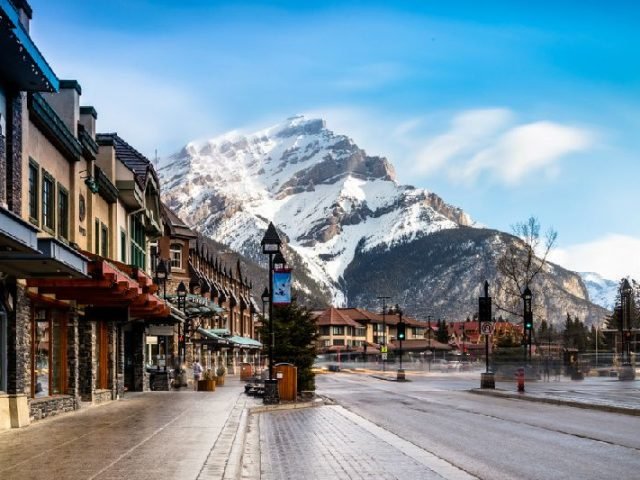 5-Day Canadian Rockies Tour from Vancouver: Banff, Jasper, Icefield, Lake Louise, Maligne Canyon and Lake