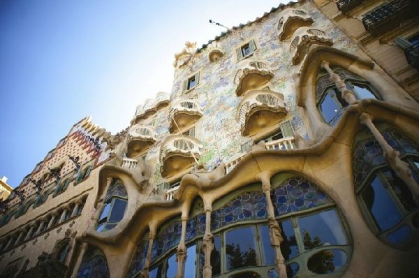 Full-Day Barcelona City and Gaudi Tour with Lunch at Hard Rock Cafe