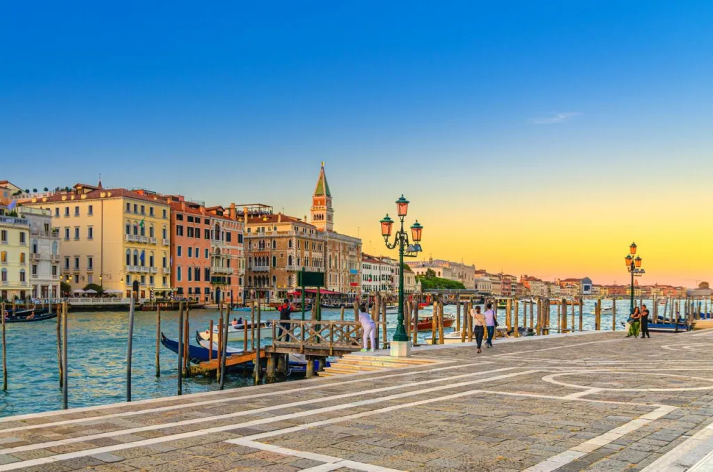 How many days do you need in Venice - city promenade