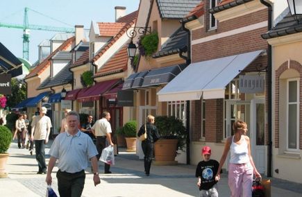 La Vallee Village Outlet Shopping from Paris