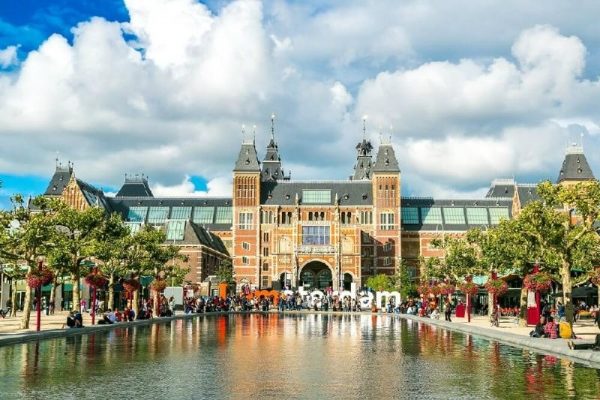 Rijksmuseum and Van Gogh Museum Guided Tour: Dutch Masters and Marvels