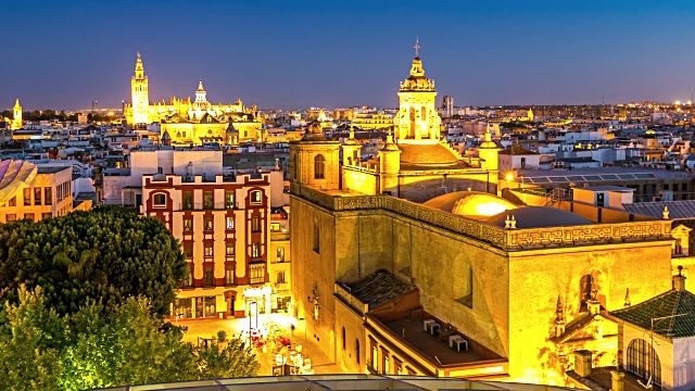 Seville After Dark Walking Tour and Flamenco Show