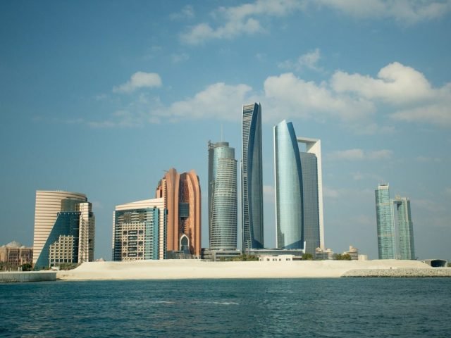 Abu Dhabi: a gem between a desert and a sea