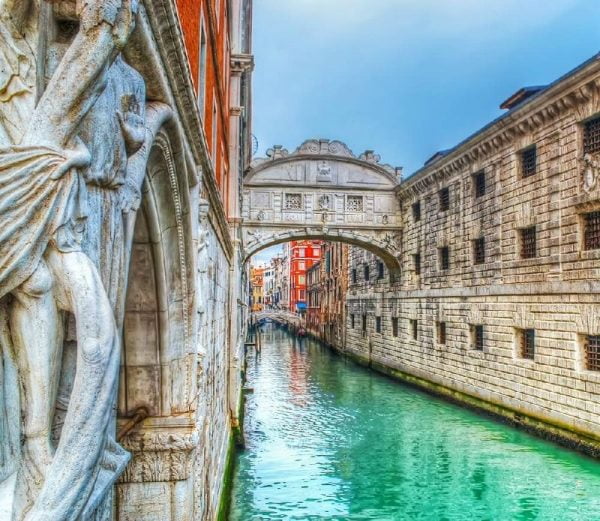 Secret Venice Walking Tour with Gondola Ride