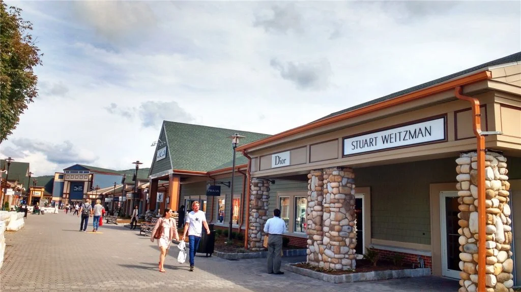 Woodbury Outlets Shopping Tour
