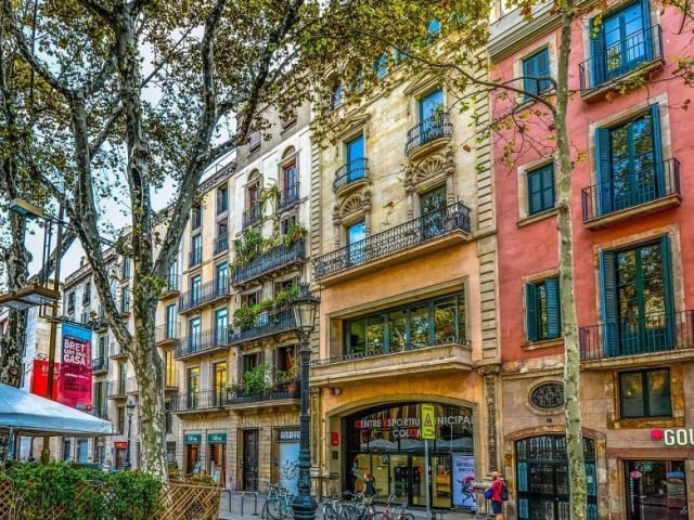 Barcelona: vibrant, artistic, relaxed city of Gaudi