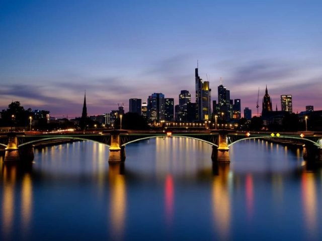 Frankfurt: Manhattan on River Main