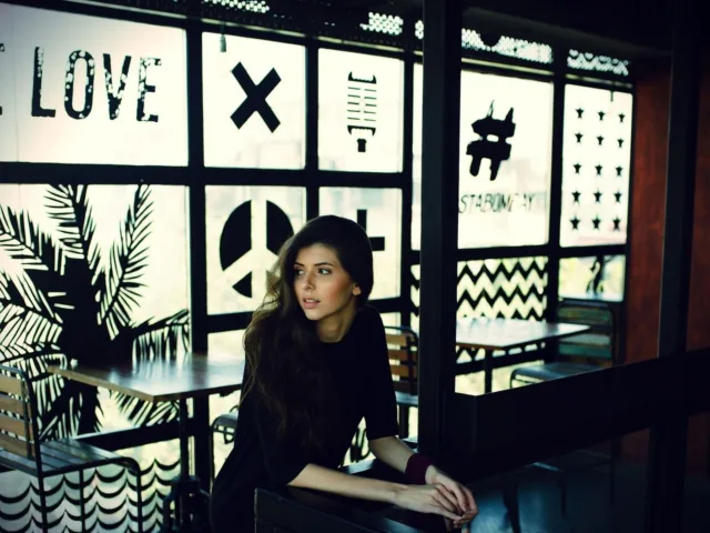 How to Eat Alone Without Feeling Awkward: Tips for Solo Travelers